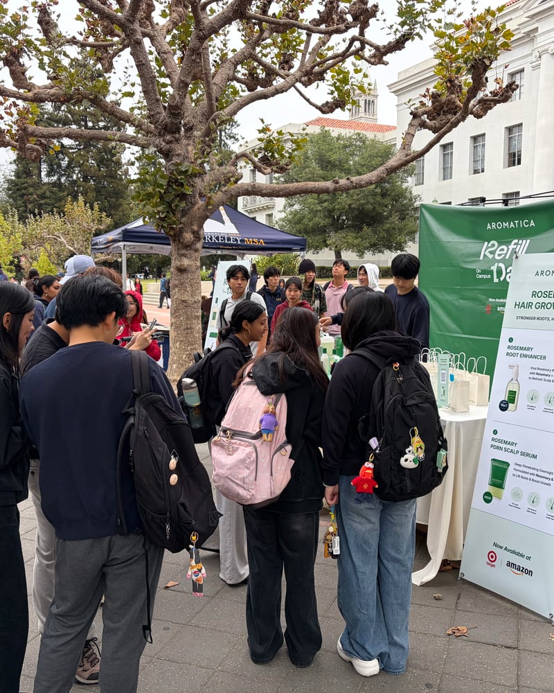 UC Berkeley | AROMATICA Refill Day

On September 21–22, we teamed up with UC Berkeley Korean Business Organization for AROMATICA Refill Day at Sather Gate.
Students explored the products, took part in refill activities, and shared their thoughts with our team.
The event received an enthusiastic response, with students asking about the products and future refill events.